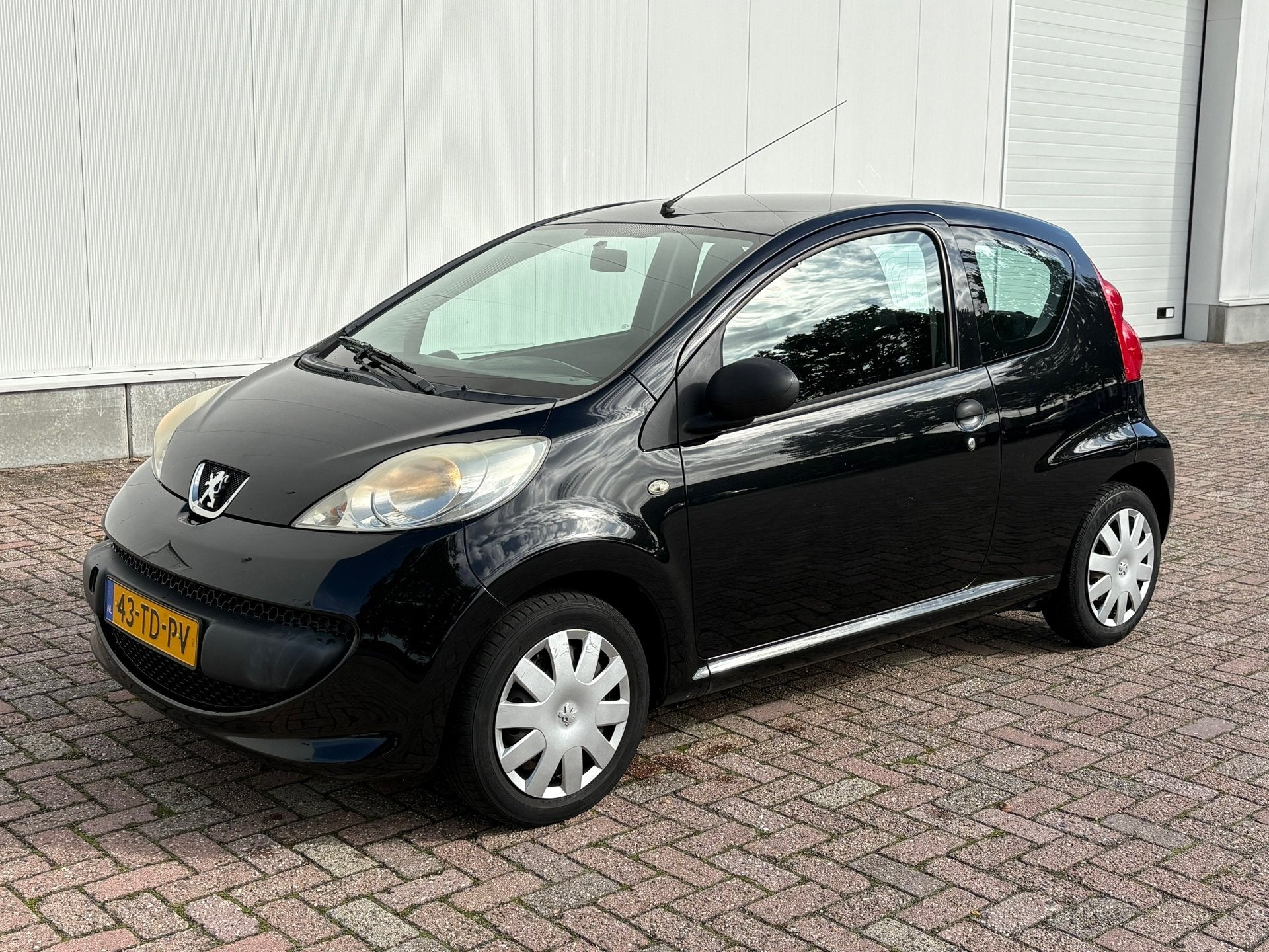 Peugeot 107 1.0-12V XR APK 7-27, Auto's, Voorwielaandrijving, Stof, Gebruikt, Zwart
