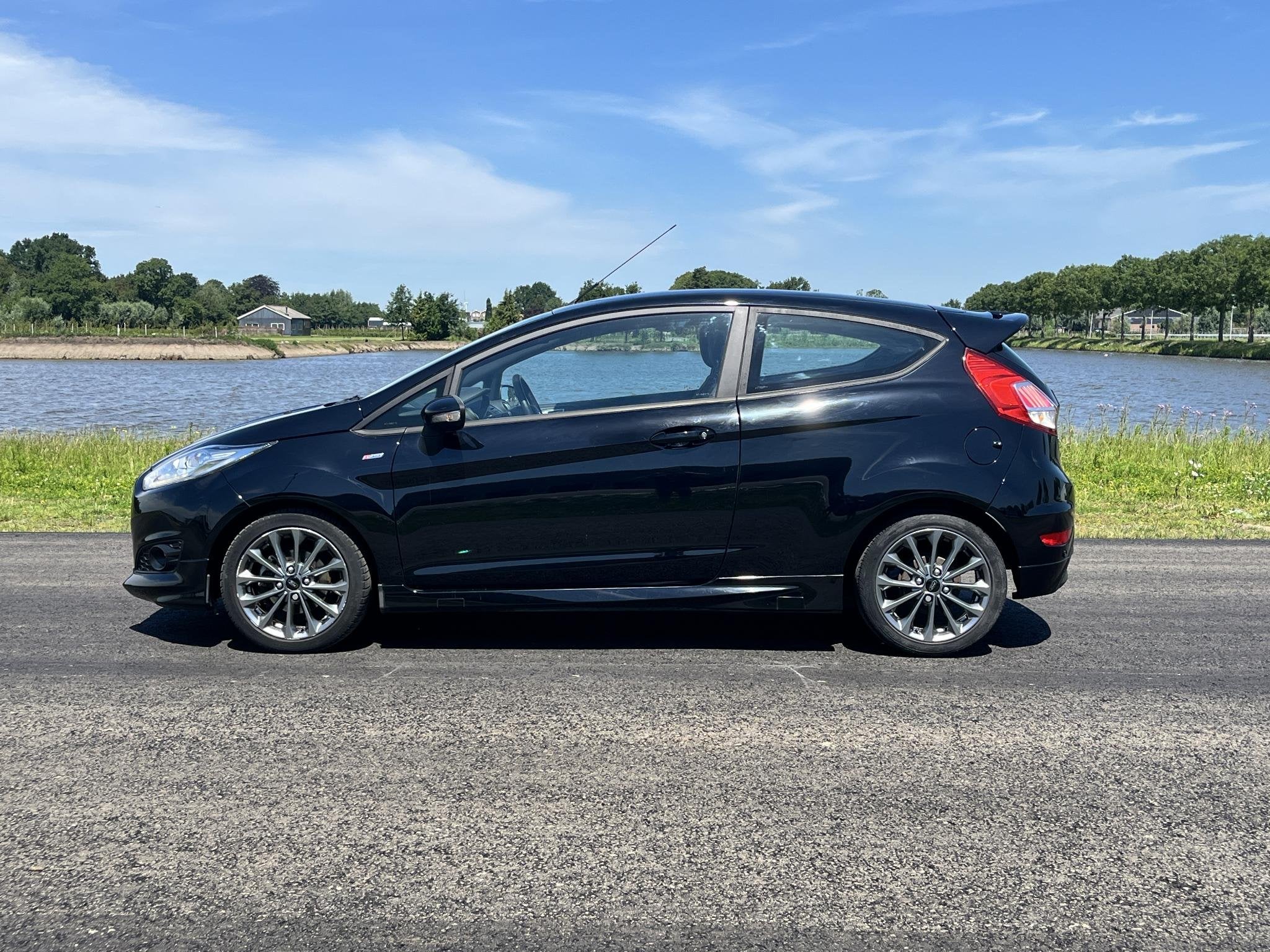 Ford Fiesta 1.0 EcoBoost ST Line Airco, cruise, camera, navi, Auto's, Ford, Voorwielaandrijving, Euro 6, Origineel Nederlands