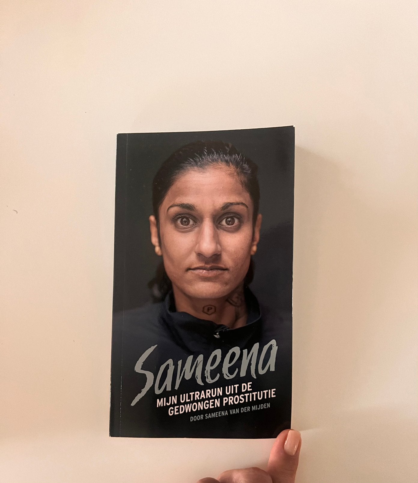 Sameena; mijn ultrarun uit de gedwongen prostitutie, Ophalen of Verzenden, Zo goed als nieuw, Sameena van der Mijden