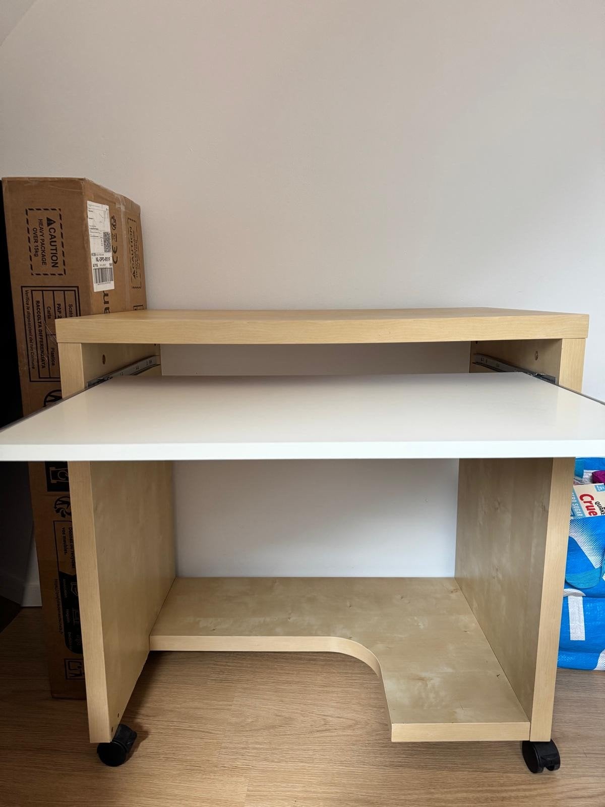 Gratis IKEA MIKAEL desk, Ophalen, Gebruikt, Spaanplaat of MDF, IKEA