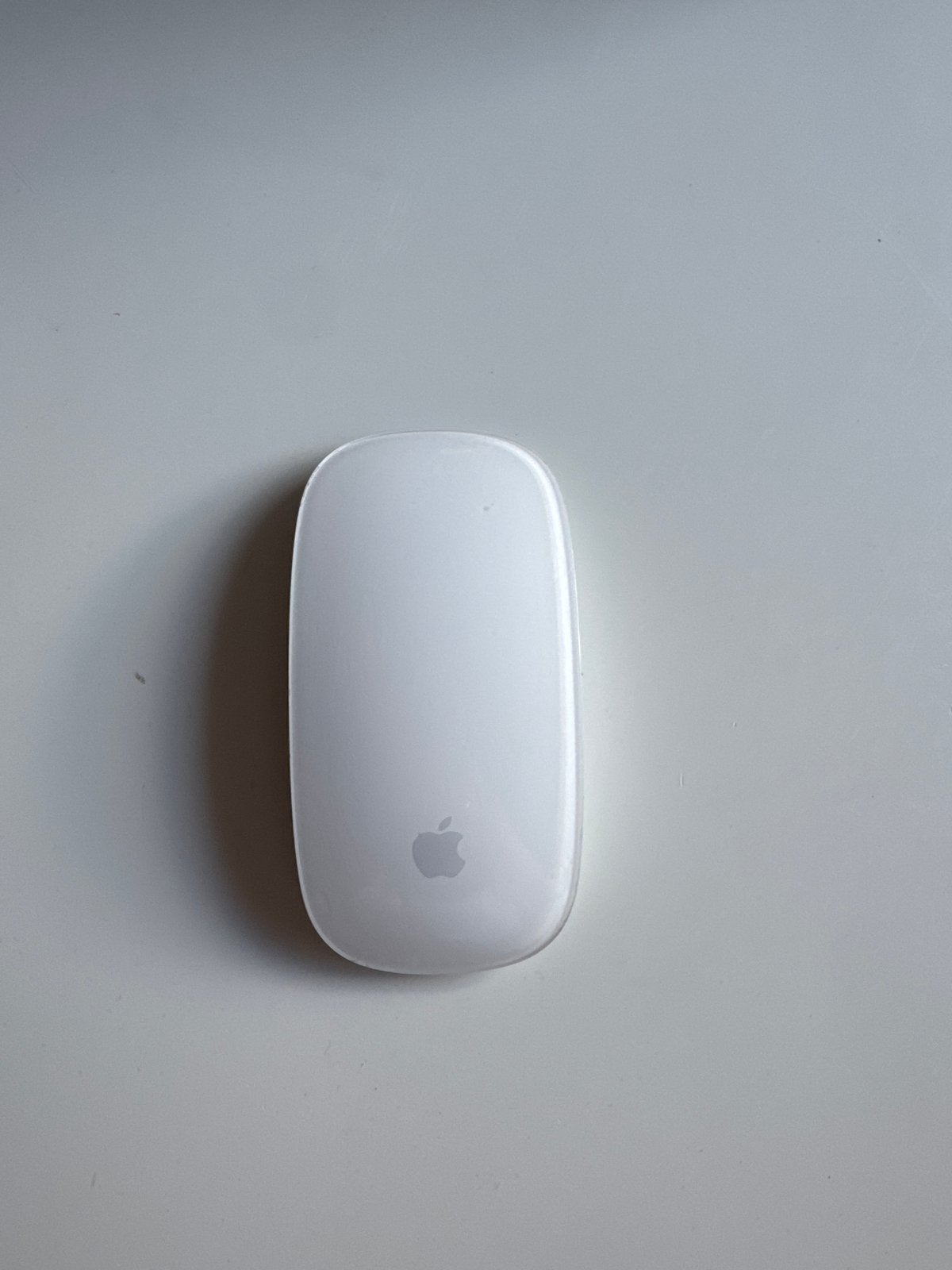 Apple Magic Mouse 1 - Draadloze Muis, Rechtshandig, Muis, Gebruikt, Ophalen of Verzenden
