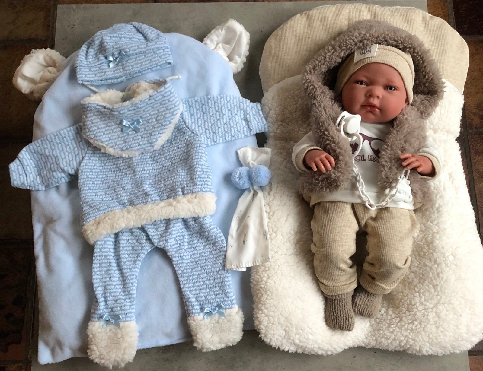 Set Llorens Pop Nico + kleding - Realistische Babypop nieuw!, Ophalen of Verzenden, Nieuw, Babypop
