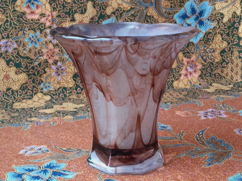 Mooie antieke vaas uit Engeland van gekleurd glas 14,7 cm., Ophalen of Verzenden