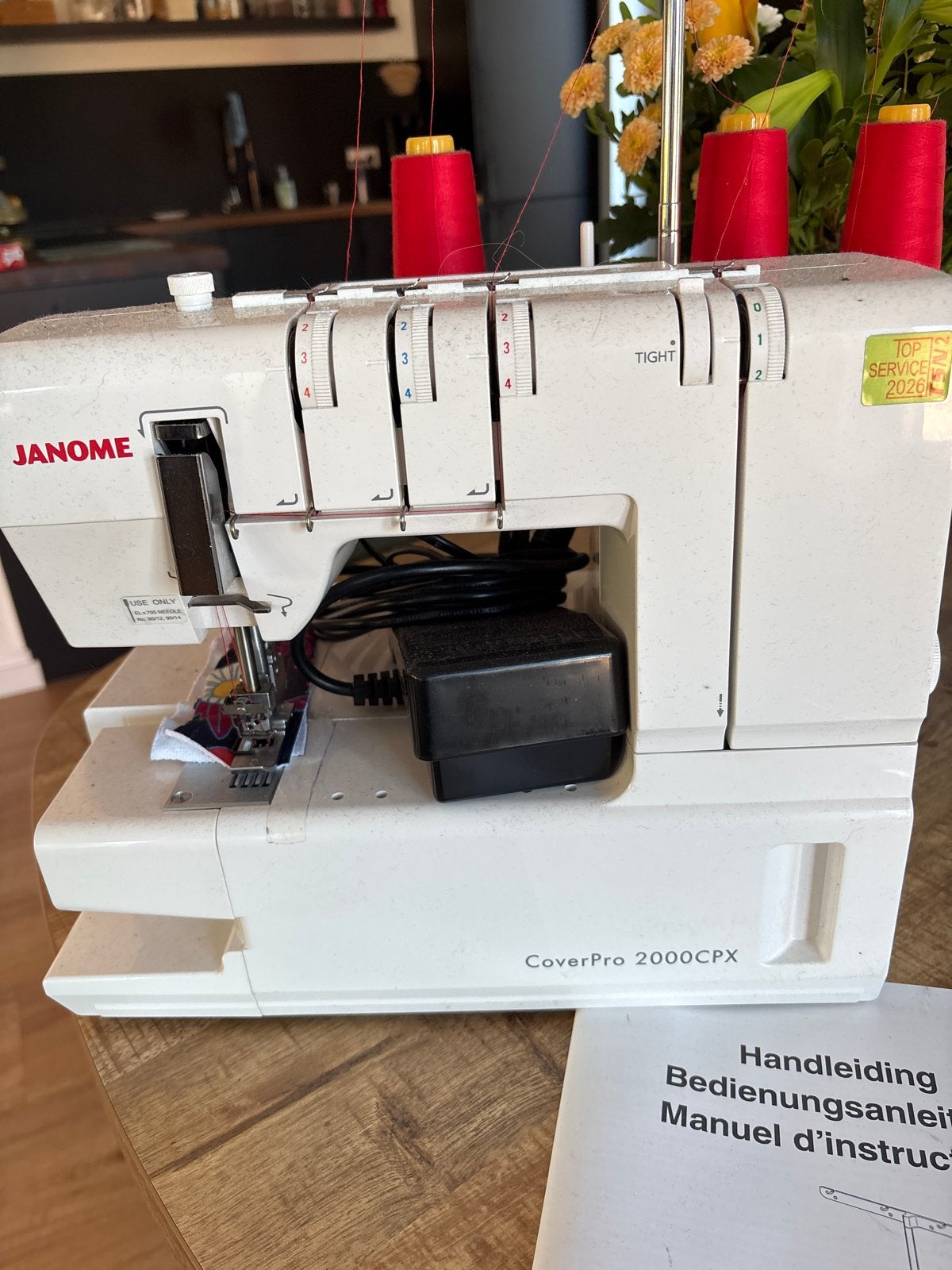 Janome CoverPro 2000CPX naaimachine - Recent onderhoud!, Hobby en Vrije tijd, Naaimachines en Toebehoren, Ophalen, Zo goed als nieuw