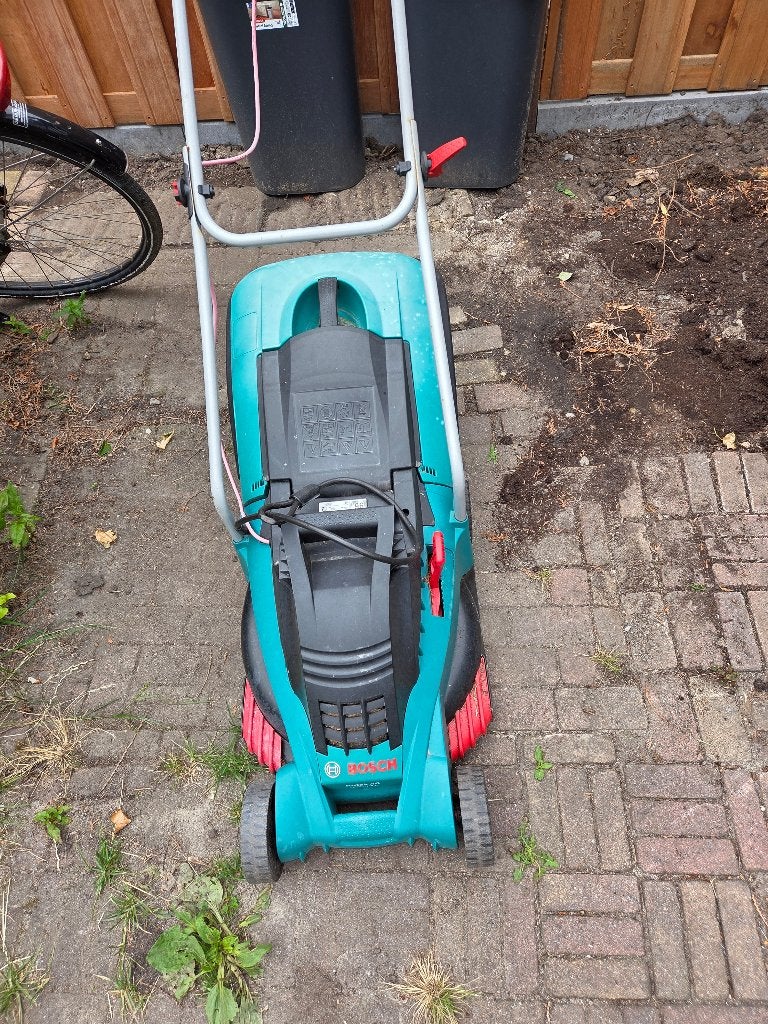 Elektrische grasmaaier Bosch, Tuin en Terras, Grasmaaiers, Ophalen, Gebruikt, Elektrische grasmaaier, Opvangbak