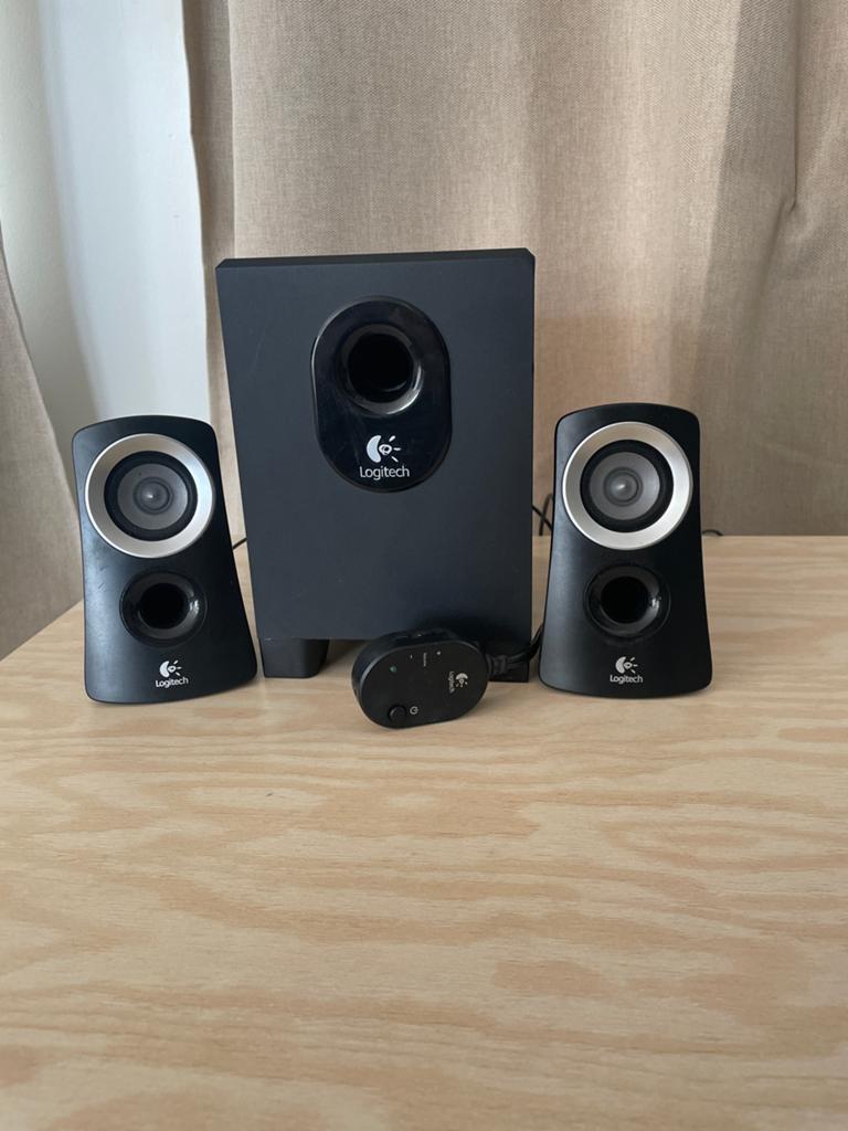 Logitech 2.1 speakerset met subwoofer, Overige merken, Ophalen of Verzenden, Zo goed als nieuw, Complete surroundset