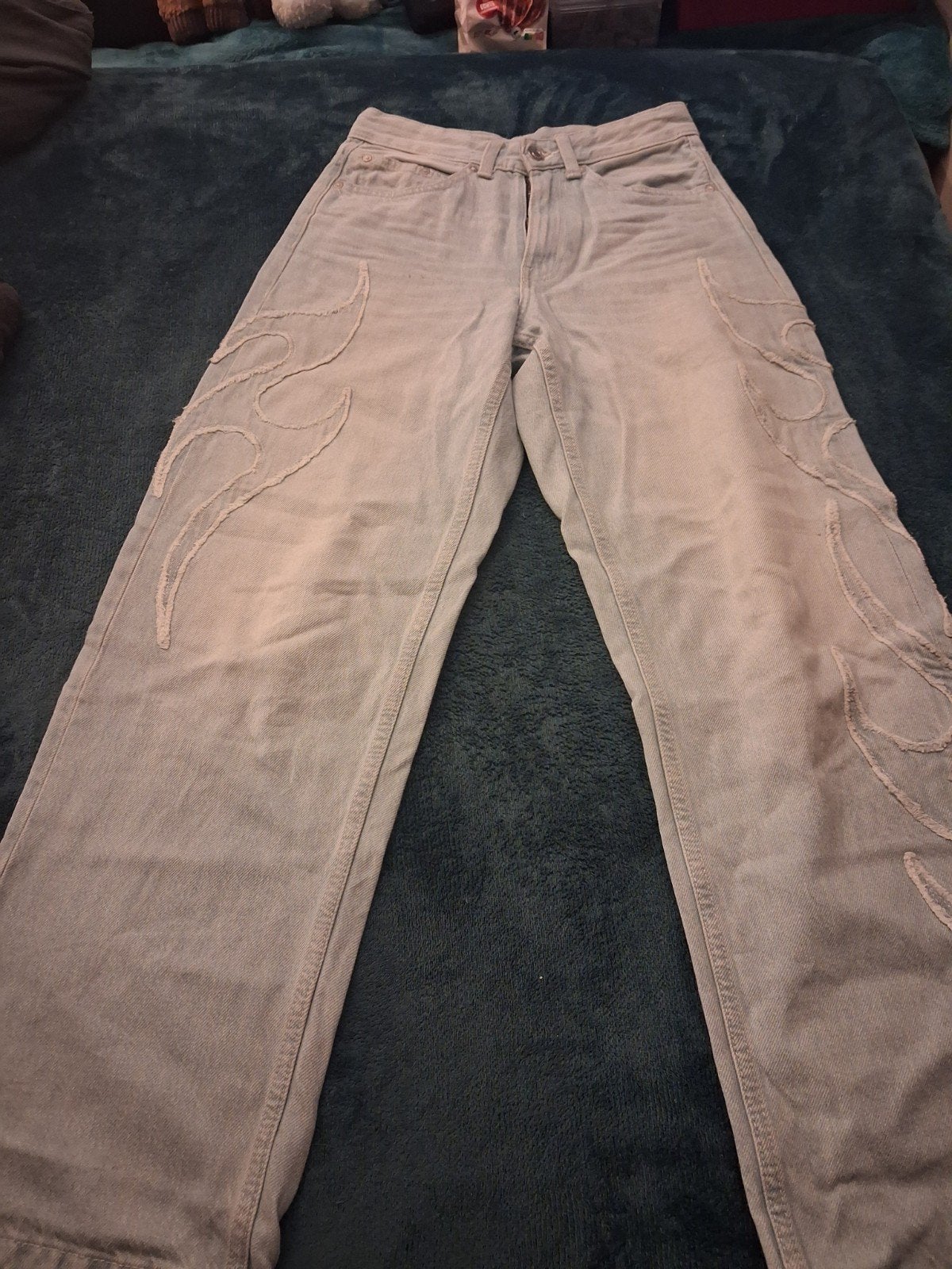Nieuwe Bershka broek met vlammenprint, Blauw, Nieuw, W32 (confectie 46) of kleiner, Ophalen of Verzenden