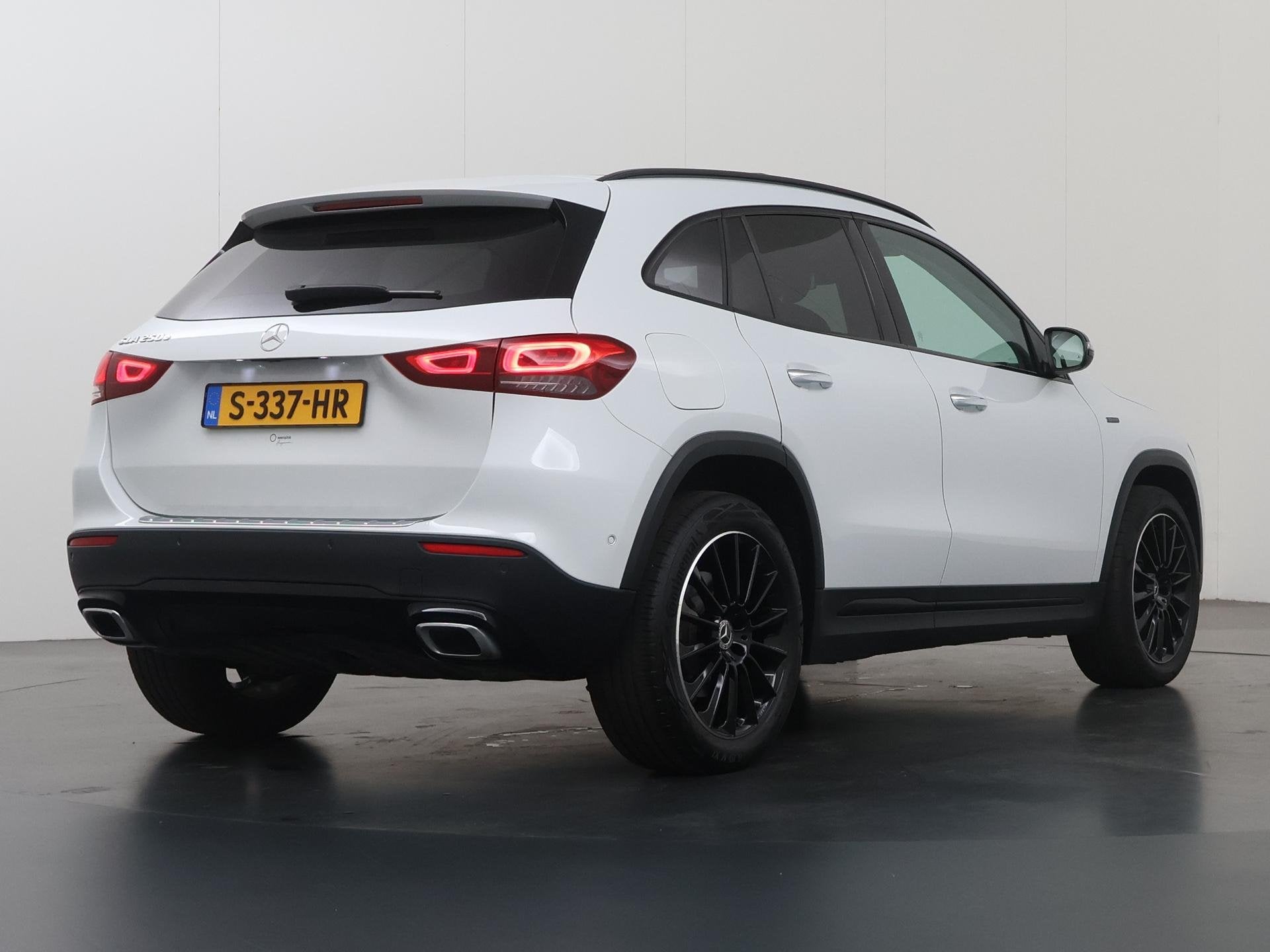 Mercedes-Benz GLA-klasse 250 e Business Solution Luxury Limi, Auto's, 16 kWh, Leder en Stof, Wit, Bedrijf