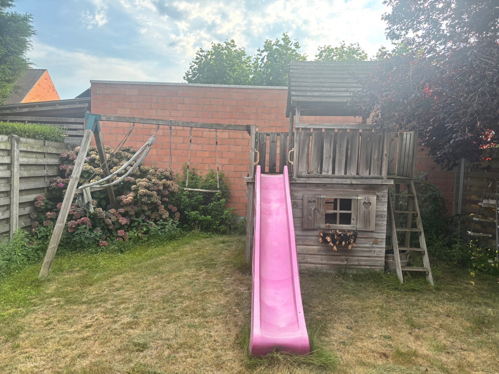 Speelhuisje met schommel en glijbaan etc., Ophalen, Gebruikt, Schommel