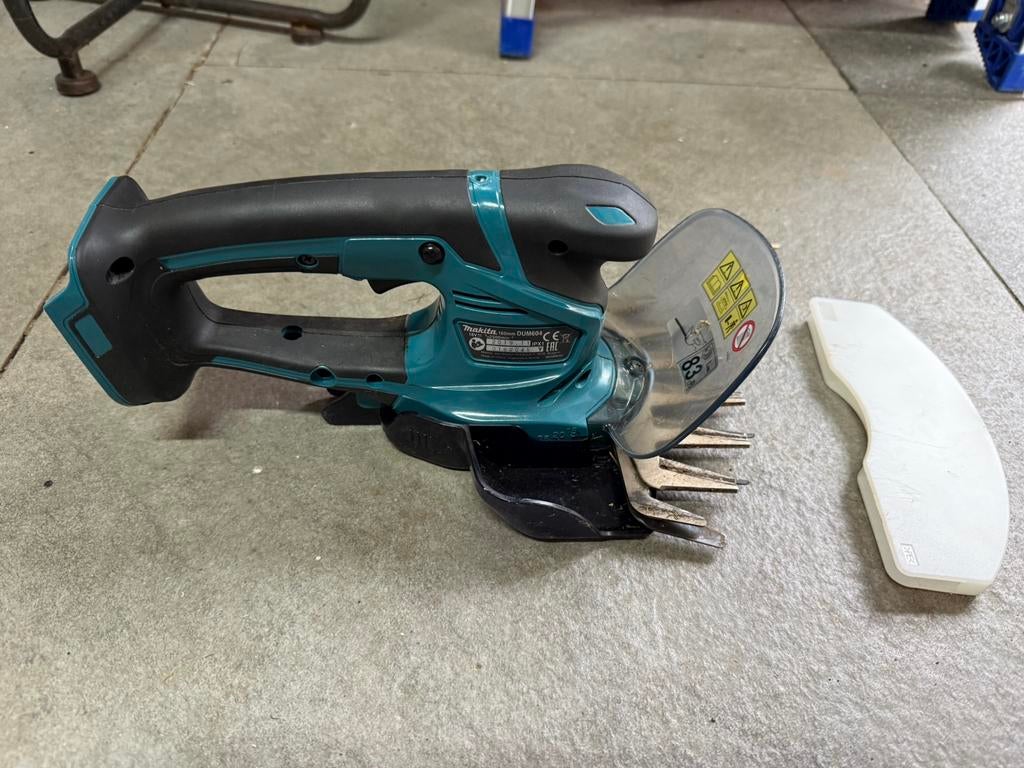 Makita DUM604 Grasschaar, Ophalen of Verzenden, Zo goed als nieuw, 1200 watt of meer