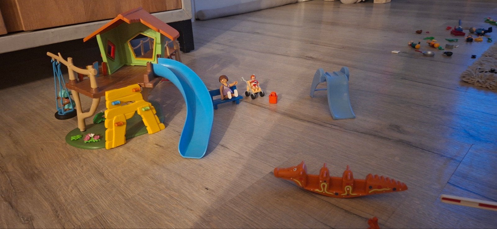 Foto 7 van playmobil camper, camping, speeltuin en ijsco kar