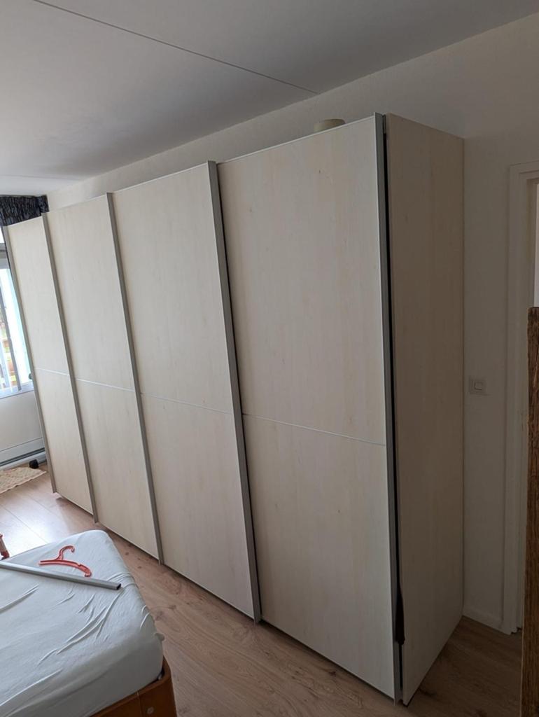 Ruime kledingkast met schuifdeuren, Huis en Inrichting, Ophalen, Met deur(en), Gebruikt, 200 cm of meer