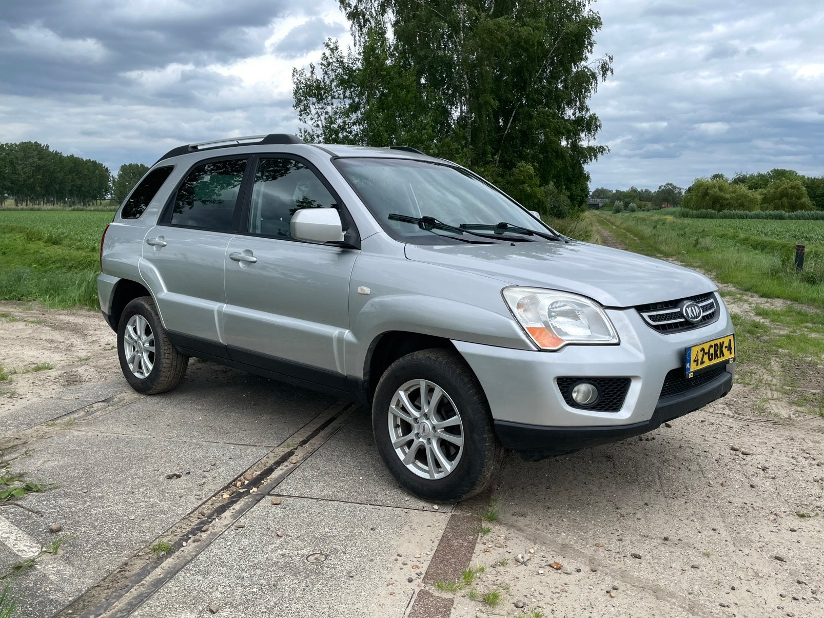 Kia Sportage 2.0 2WD 2008 Grijs nieuwe apk, Auto's, 1442 kg, 4 cilinders, Origineel Nederlands, 75 €/maand