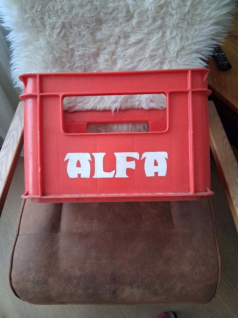 Vintage Alfa bierkrat rood jaren '70, Ophalen of Verzenden, Gebruikt, Overige typen, Overige merken