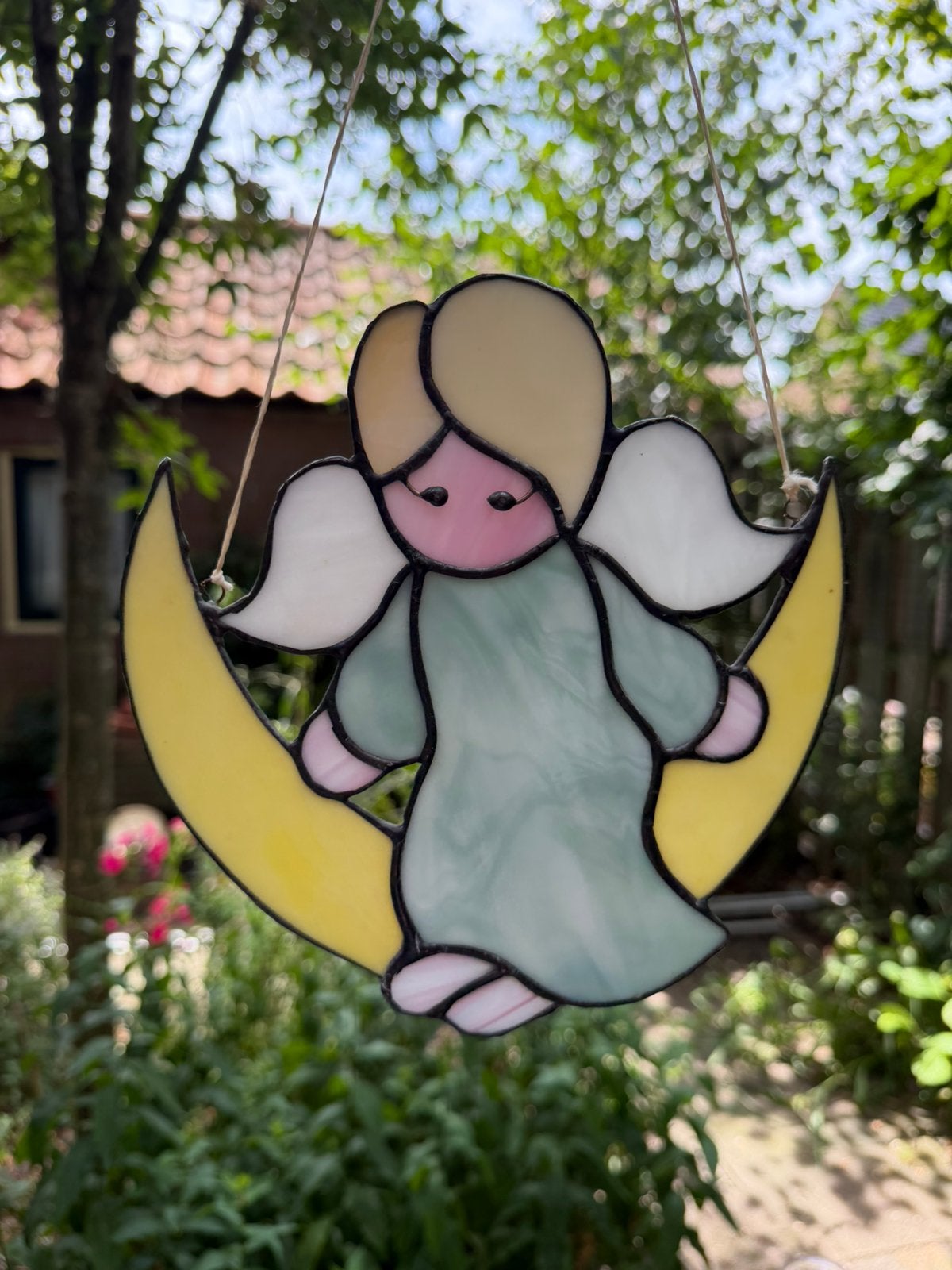 Glas in lood hanger - engel op maantje, Ophalen of Verzenden, Zo goed als nieuw