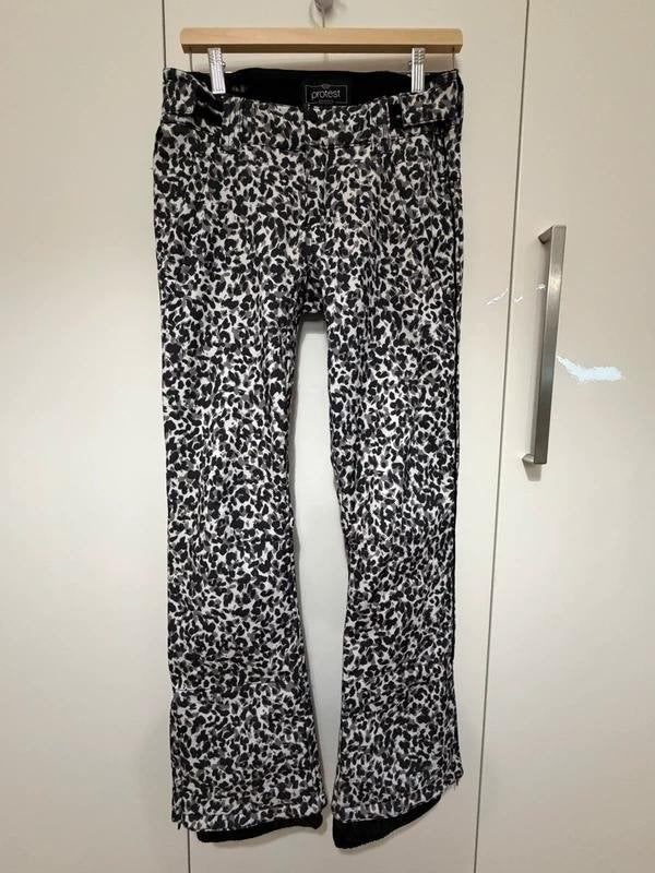 Protest Skibroek softshell 10.000 XS / 34 dierenprint, Kleding | Dames, Wintersportkleding, Broek, Ophalen of Verzenden, Zo goed als nieuw