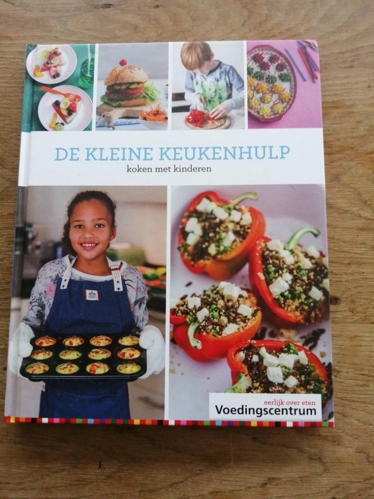 Set met verschillende bakspullen, incl. boekjes en vormpjes, Ophalen of Verzenden, Zo goed als nieuw, Taarten of Cupcakes, Overige typen