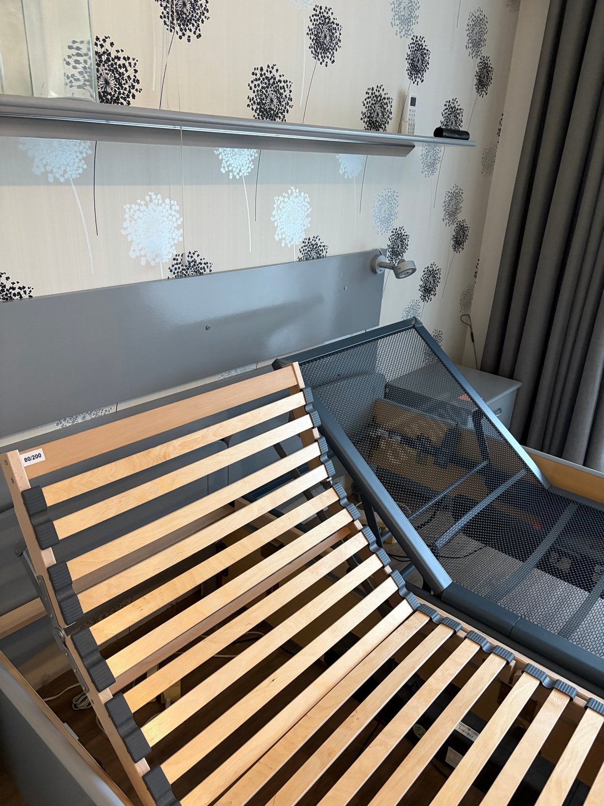 Tweepersoonsbed met verstelbare lattenbodems en matrassen, Ophalen, Tweepersoons, 180 cm, 200 cm