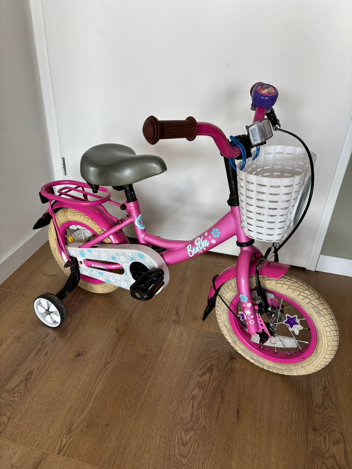 12.Inch Kinderfiets met Zijwieltjes en Mandje, Ophalen of Verzenden, Zo goed als nieuw