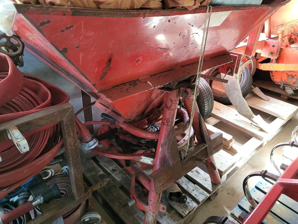 Kunstmeststrooier Lely 1250, Ophalen, Gebruikt