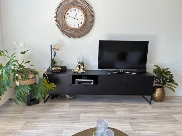 industrieel tv meubel zwart + bijpassende sidetable, Huis en Inrichting, Kasten | Televisiemeubels, Zo goed als nieuw, Minder dan 100 cm