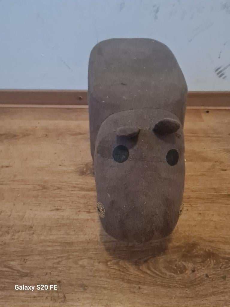 Leuke bruine nijlpaard poef voetenbankje, Huis en Inrichting, Banken | Voetenbanken en Poefen, Minder dan 50 cm, Minder dan 50 cm