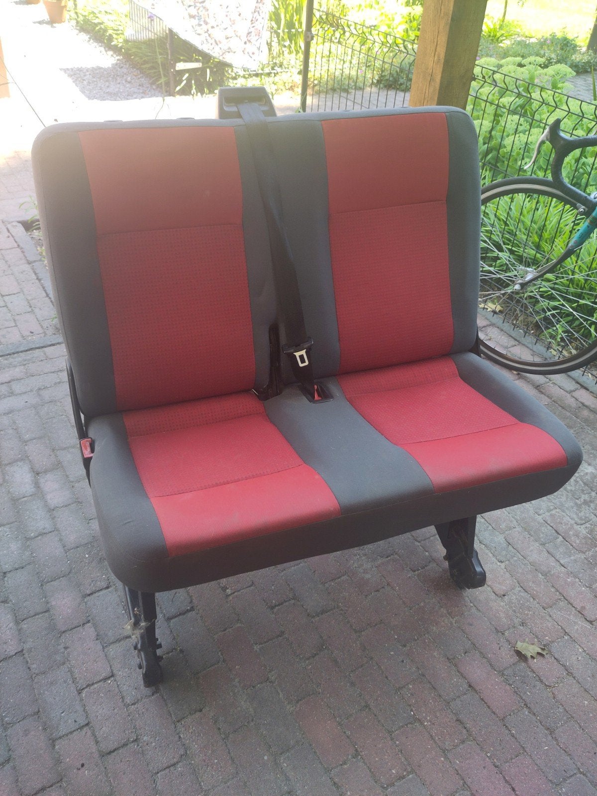 Opklapbare bank uit VW T5 camper - Rood/Grijs, Caravans en Kamperen, Camper-accessoires, Zo goed als nieuw, Ophalen