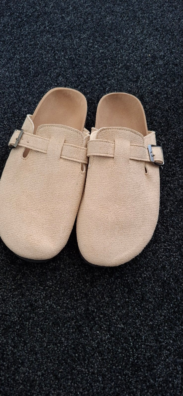 Beige suède instappers / clogs -  nieuw maat 38, Ophalen of Verzenden, Zo goed als nieuw, Beige, Instappers