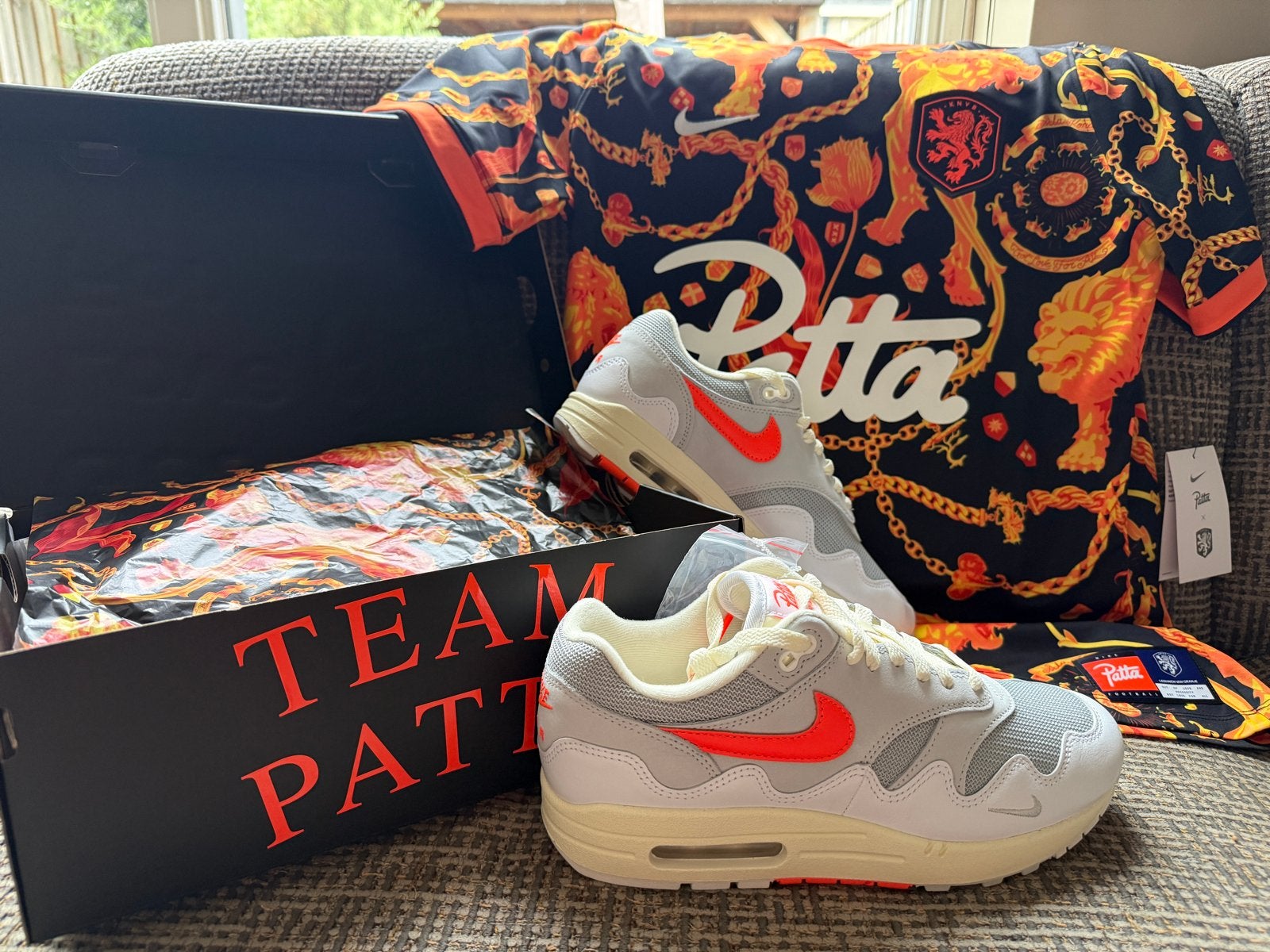 Nike Air Max 1 x Patta 'Waves' - Nieuw in doos maat 42,5, Ophalen of Verzenden, Nieuw, Wit, Sneakers of Gympen