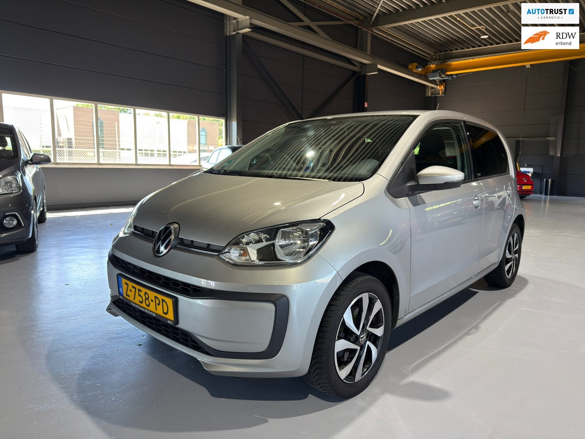 Volkswagen Up! Active 1.0 Bluemotion Lane assist | Climate, Dealer onderhouden, Stof, Gebruikt, Met garantie (alle)