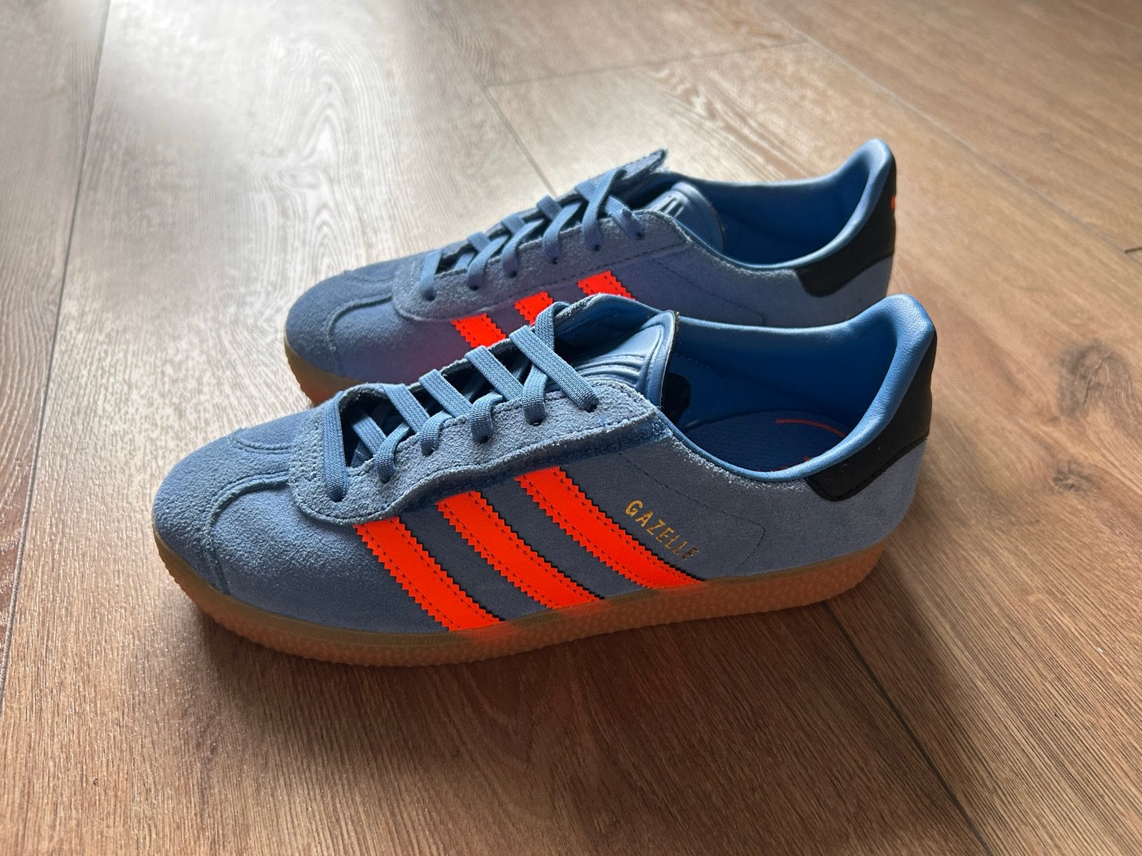 Nieuwe Adidas Gazelle sneakers - Maat 35, Jongen of Meisje, Schoenen, Nieuw, Ophalen of Verzenden