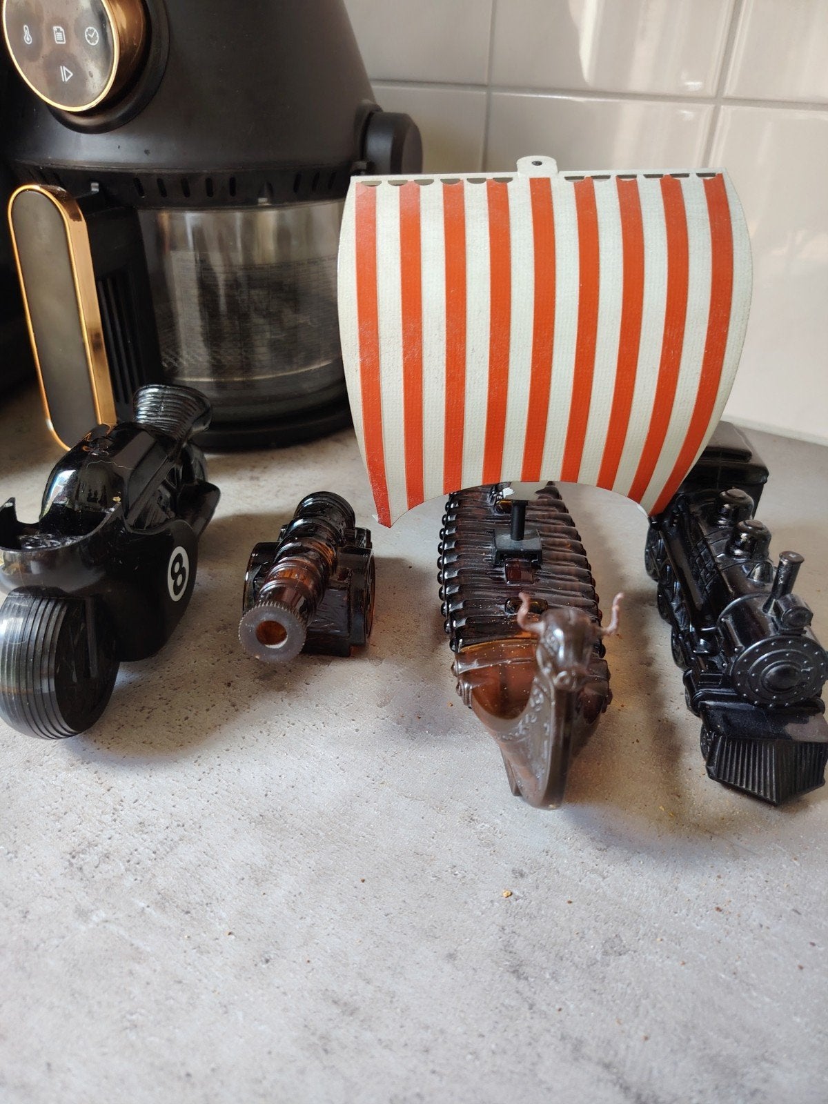 Vintage glazen flessen: Motor, Kanon, Trein, Viking, Ophalen, Zo goed als nieuw