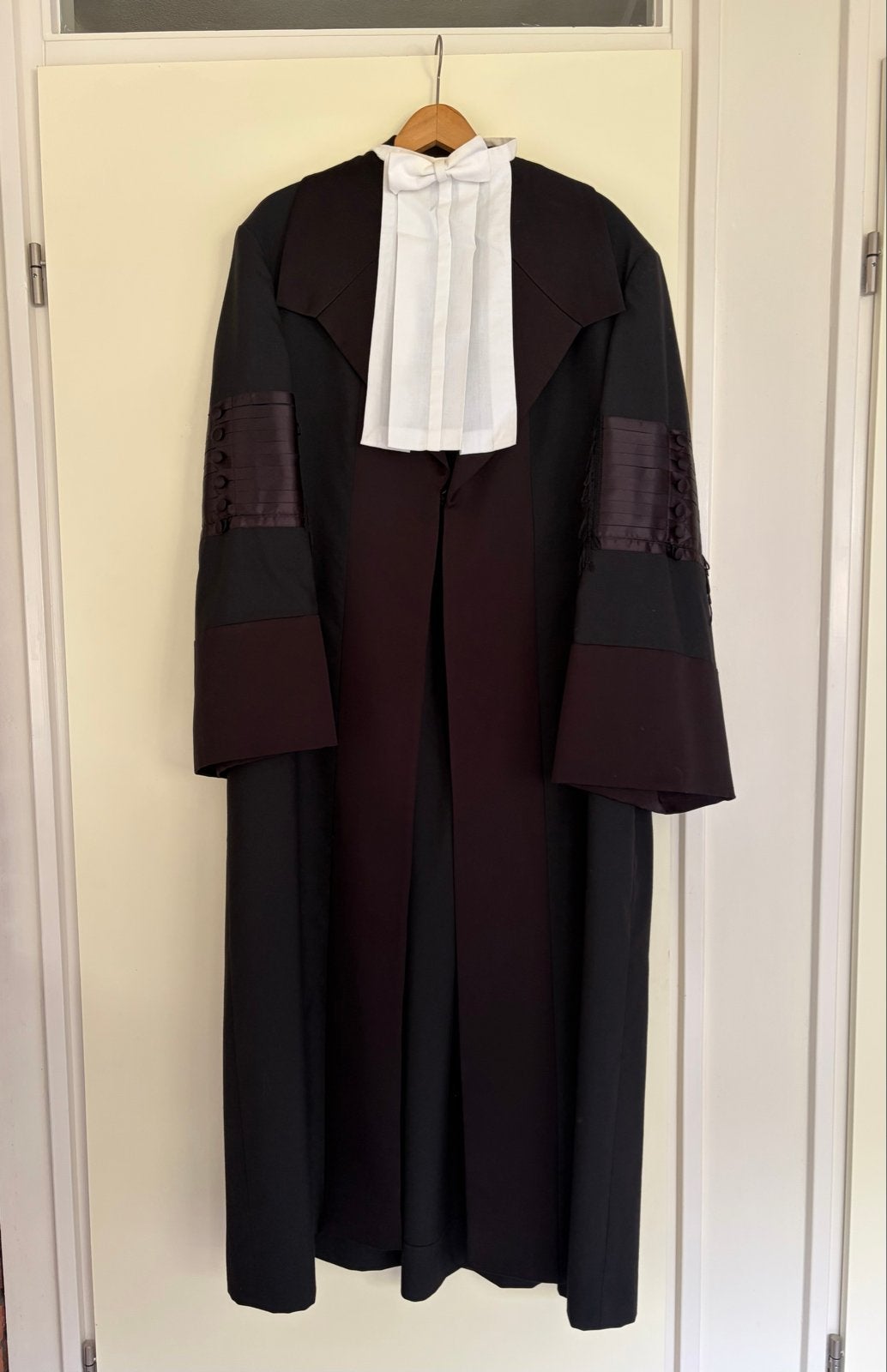 Handgemaakte toga uit Groningen, Verzenden, Gedragen