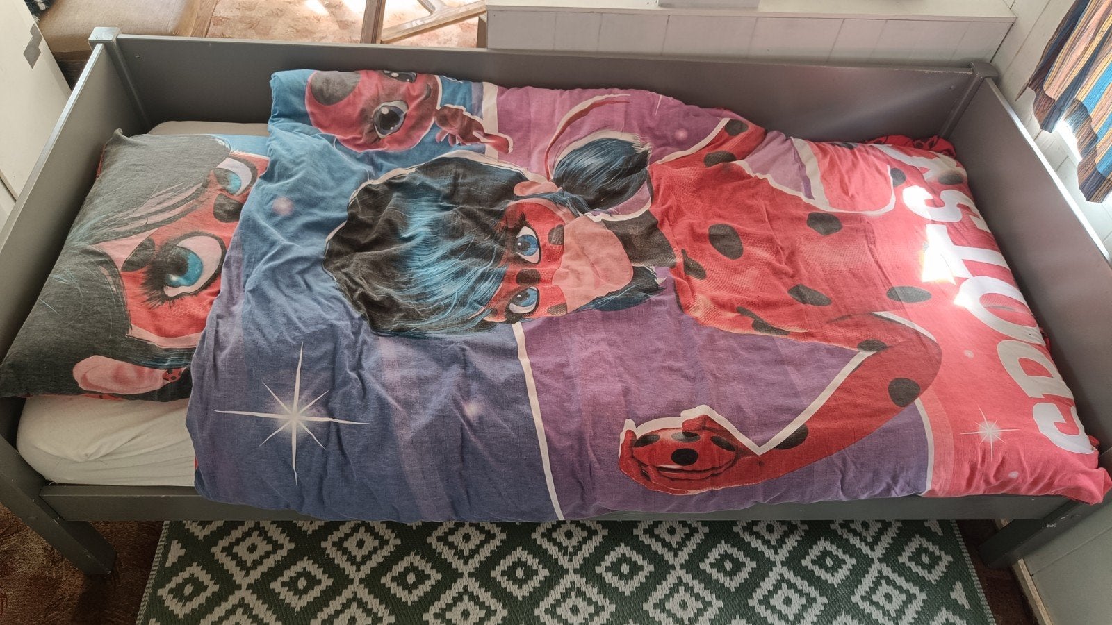 Kinderbed 90 x 200 cm met toebehoren, Kinderen en Baby's, Kinderkamer | Bedden, Gebruikt, 180 cm of meer, 85 tot 100 cm, Lattenbodem