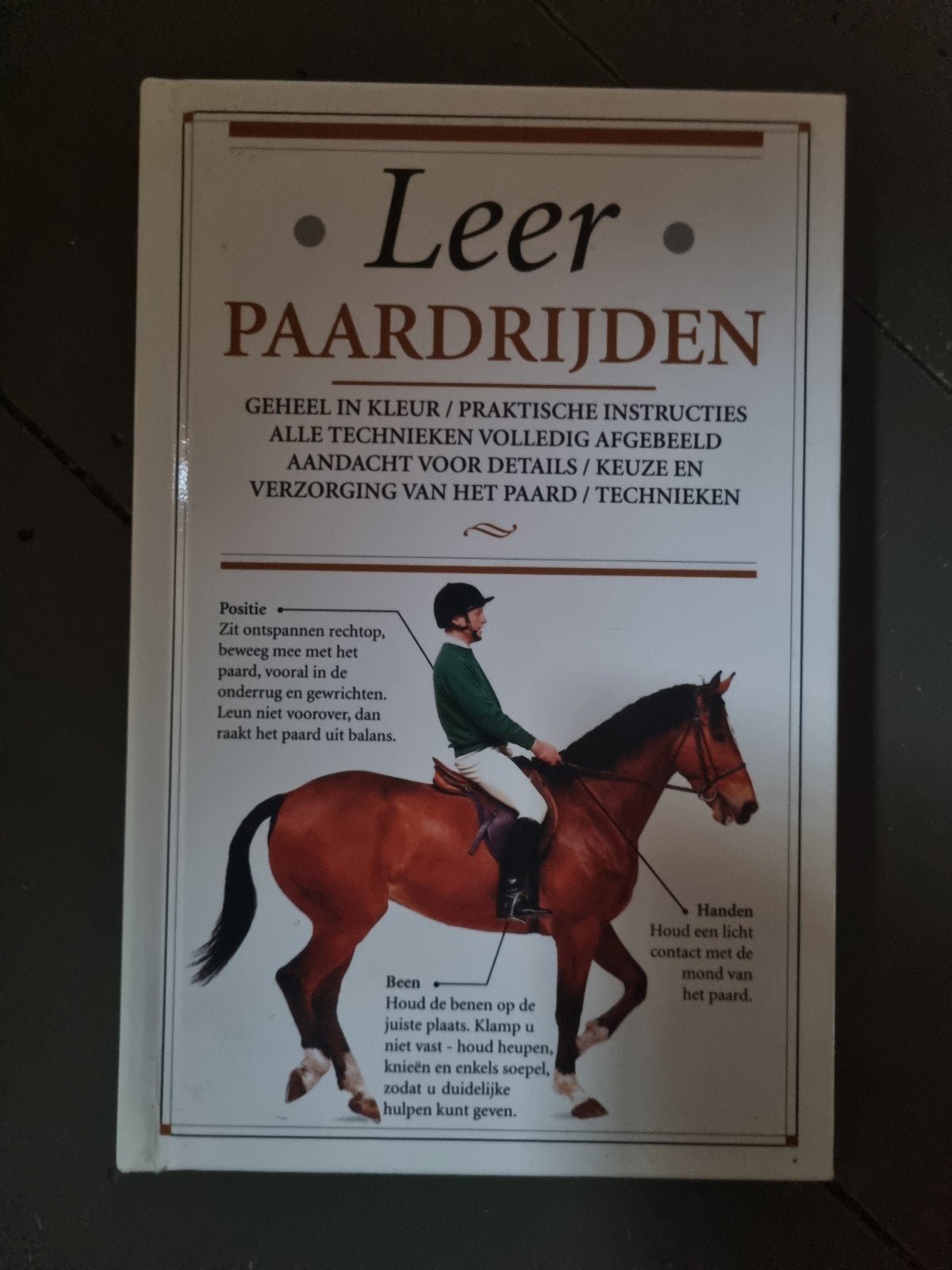 Leer Paardrijden - Praktische Instructies (Hardcover), Boeken, Dieren en Huisdieren, Ophalen of Verzenden, Zo goed als nieuw, Paarden of Pony's