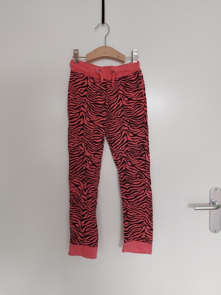 New Basic broek maat 116-122 z.g.a.n., Broek, New Basic, Meisje, Ophalen of Verzenden