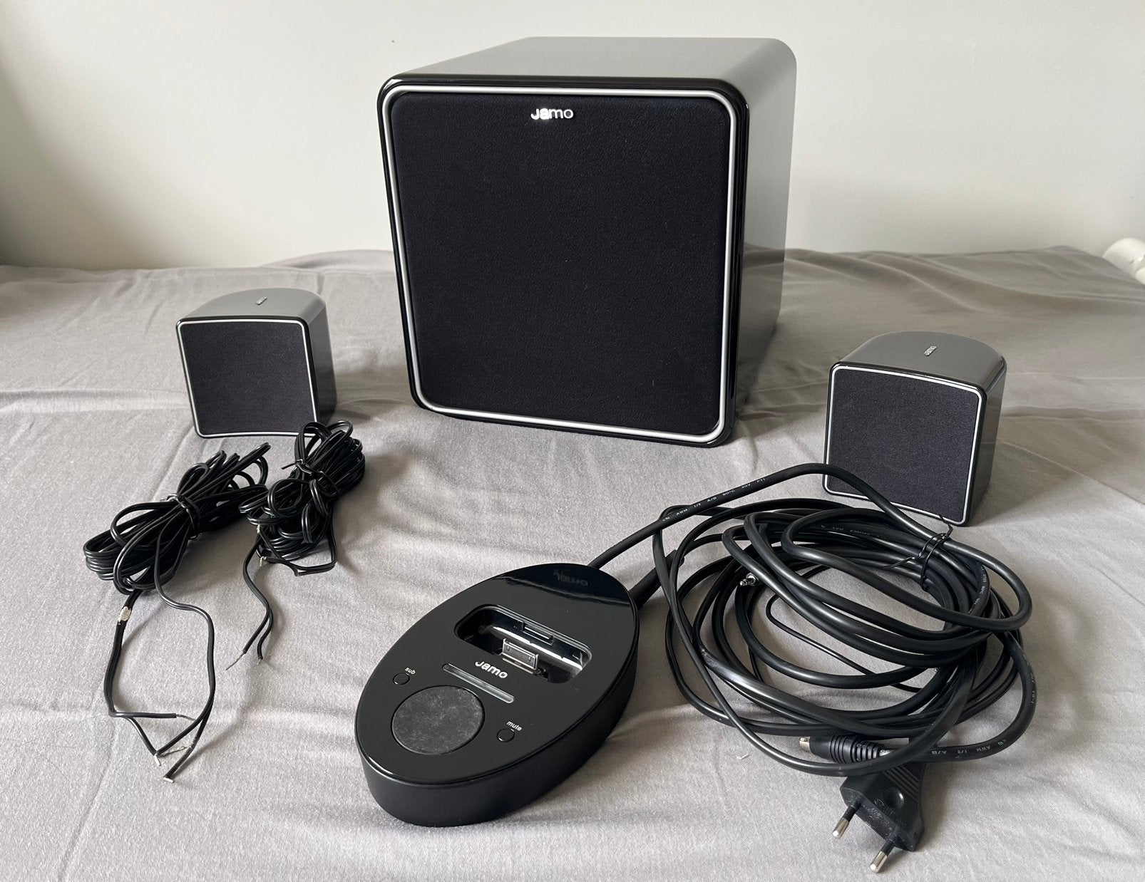 Jamo i300 2.1 actief speaker systeem, Ophalen, 120 tot 150 watt, Speakerset, Zo goed als nieuw
