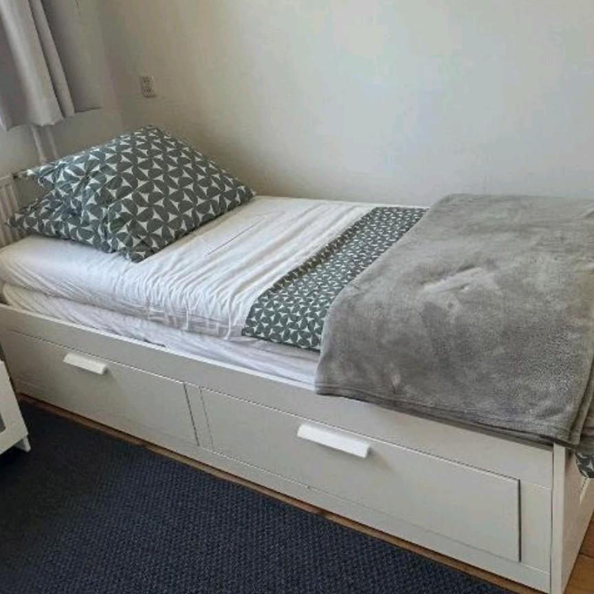 1x IKEA BRIMNES bedbank met matrassen - Zo goed als nieuw, Eenpersoons, Wit, Ophalen of Verzenden, Zo goed als nieuw