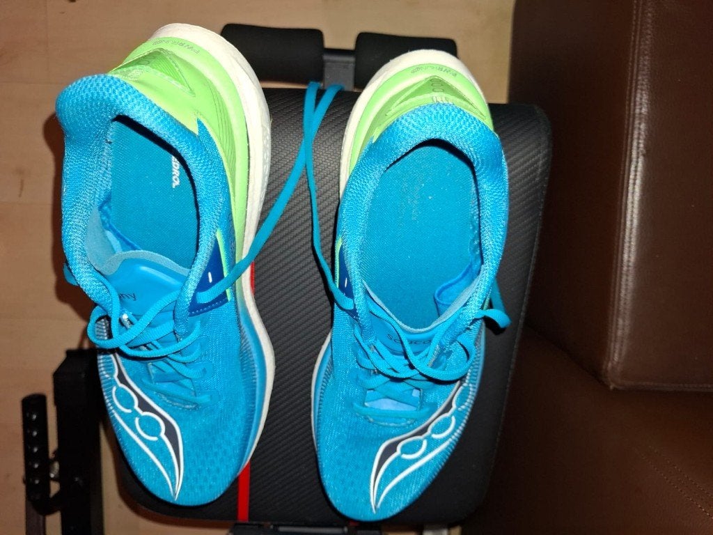 Saucony Azura maat 42 (hardloopschoenen)., Sport en Fitness, Loopsport en Atletiek, Zo goed als nieuw, Hardloopschoenen, Hardlopen