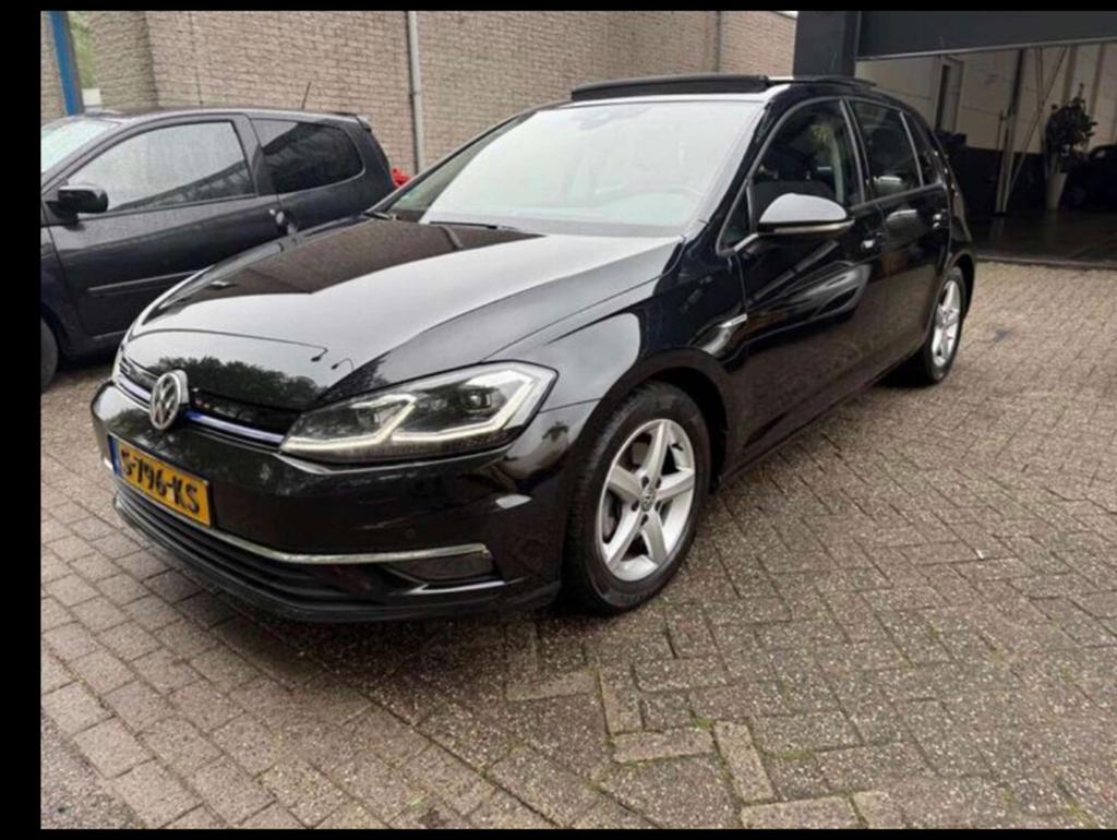 Volkswagen Golf 1.5 TSI 130pk 7-DSG 5D Bluemotion 2018 Zwart, Auto's, Stof, 1498 cc, 4 cilinders, Zwart