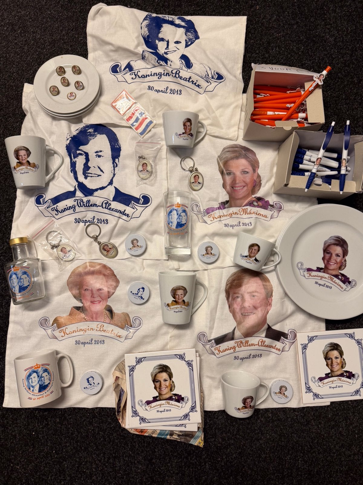 Koningshuis mokken pennen borden tegeltjes etc 1993, Ophalen, Zo goed als nieuw, Meerdere stickers