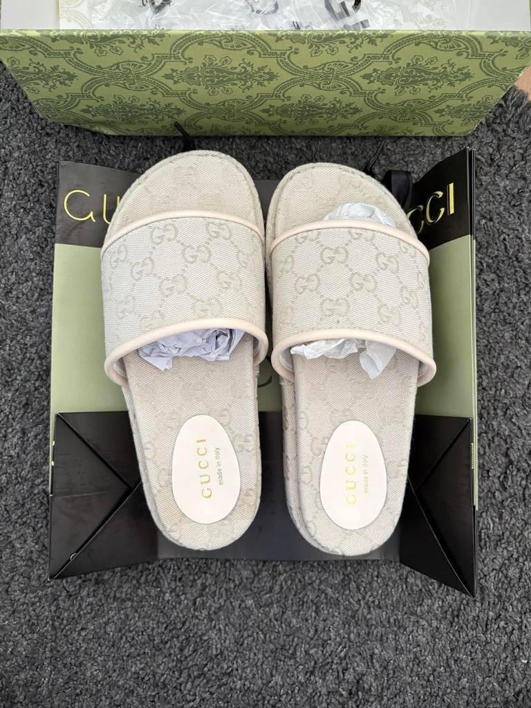 Gucci slippers, Slippers, Wit, Nieuw, Ophalen of Verzenden