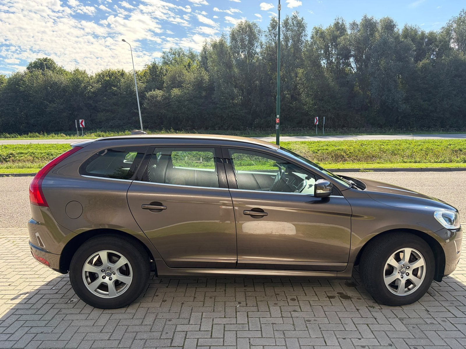 Volvo XC60 2.0 D4 2014 Bruin, Auto's, Voorwielaandrijving, Stof, Euro 6, 4 cilinders