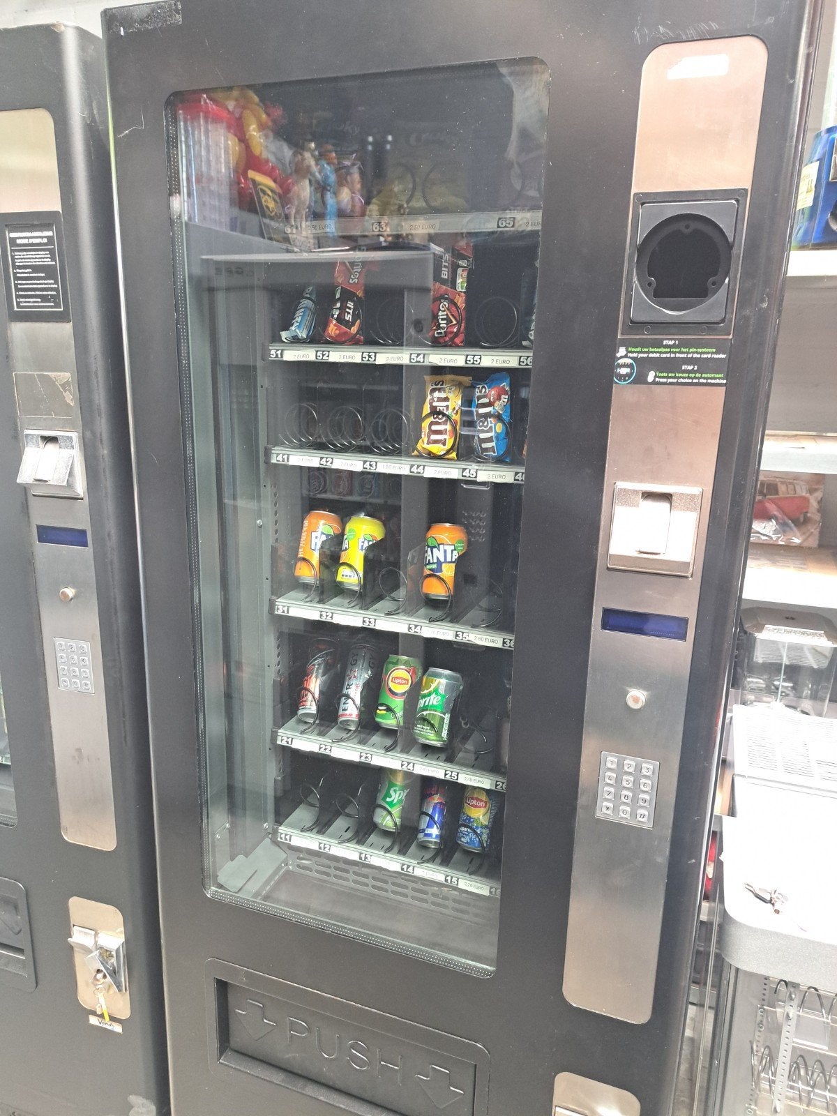 Vendo combi automaat gekoeld, Ophalen