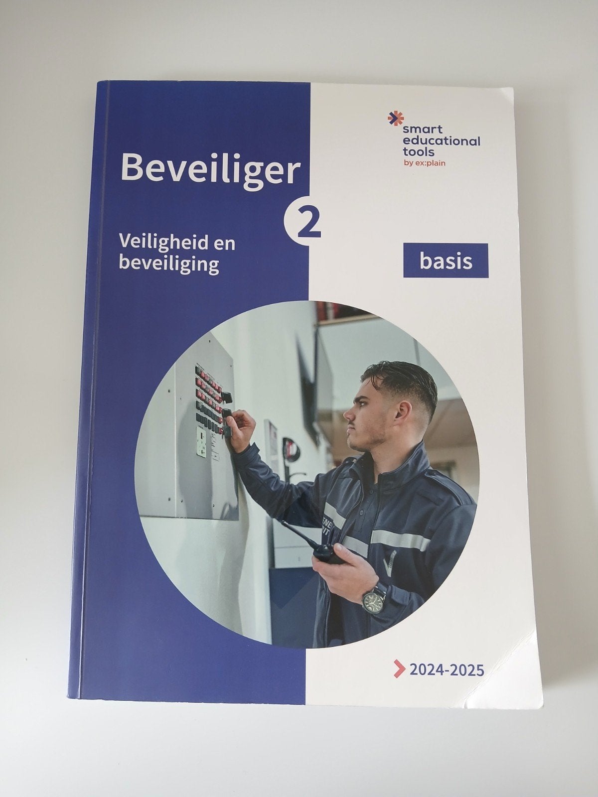Beveiliger 2 Veiligheid en beveiliging basis 2024-2025, Verzenden, Zo goed als nieuw, MBO, Smart Educational Tools by ex-plain