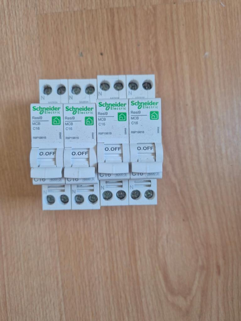 4 Schneider Resi9 MCB C16 automaten, Ophalen, Nieuw, Schakelaar