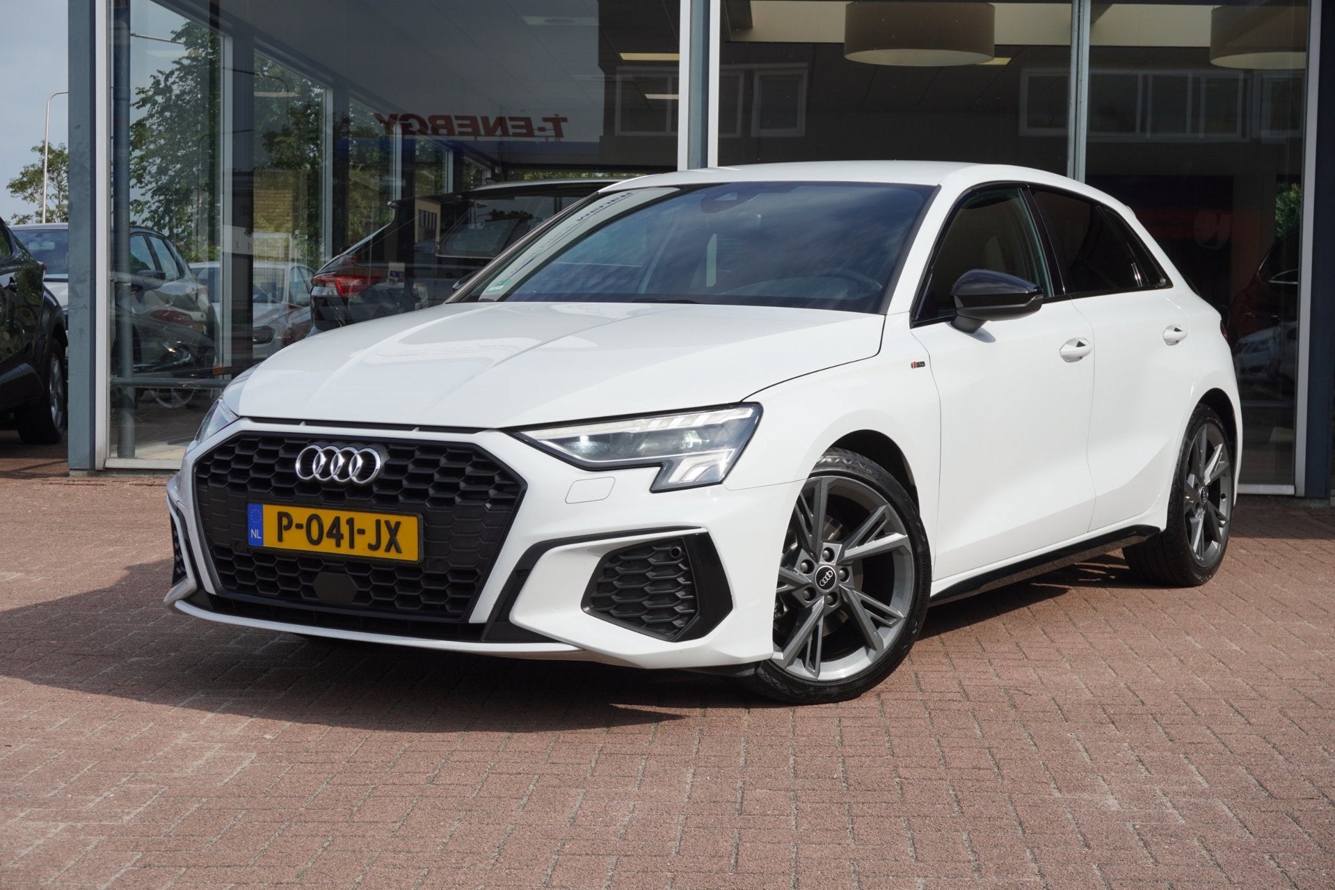 Audi A3 Sportback 35 TFSI S edition Automaat | Airco | CarPl
