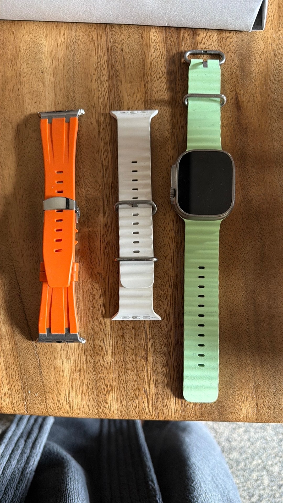 Foto 3 van 2x Apple Watch Ultra 2 met 44 extra bandjes