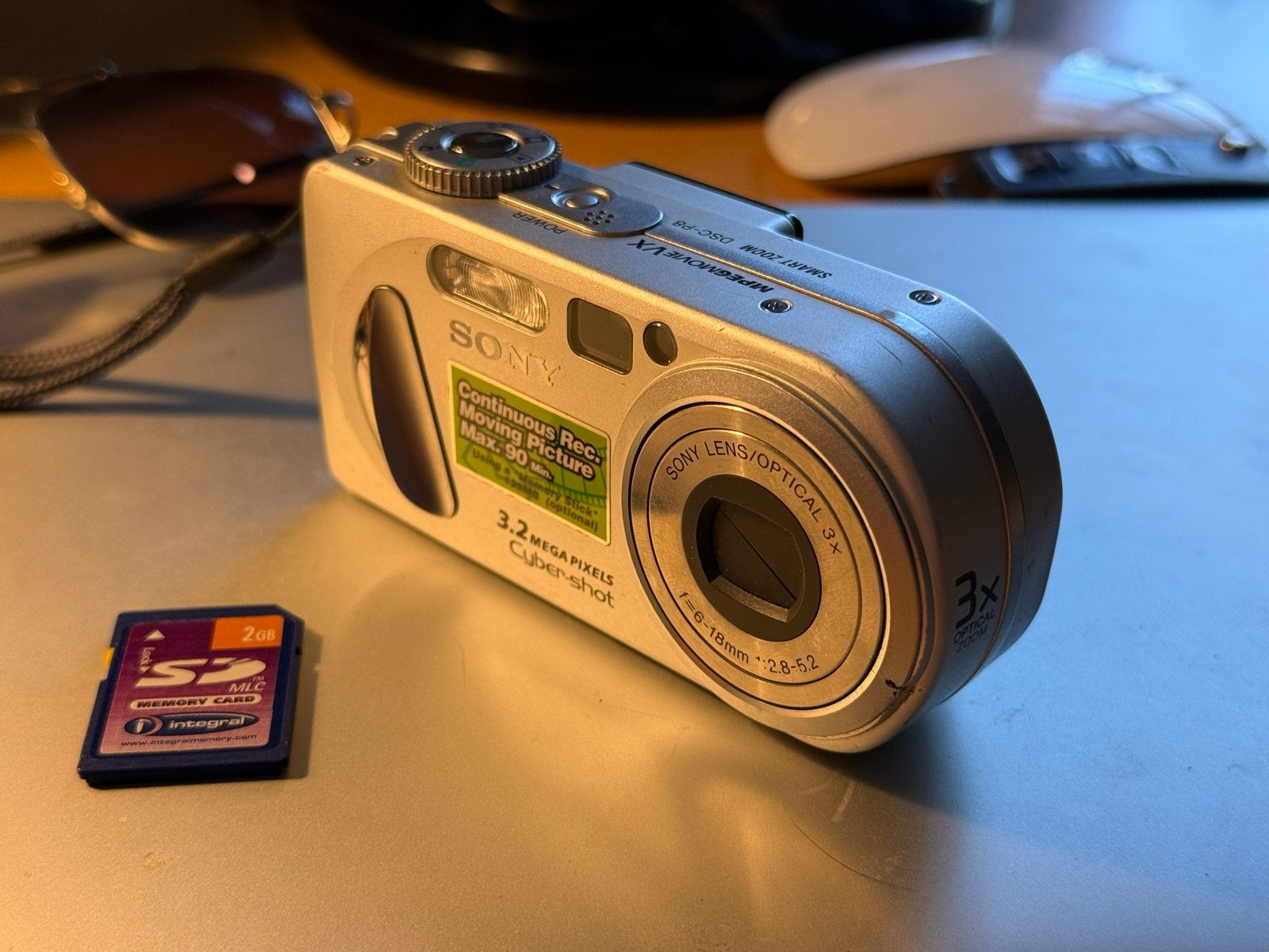 Sony Cyber-shot 3.2 Megapixels Digitale Camera met 2GB SD, Audio, Tv en Foto, Fotocamera's Digitaal, Ingebouwde flitser, Gebruikt