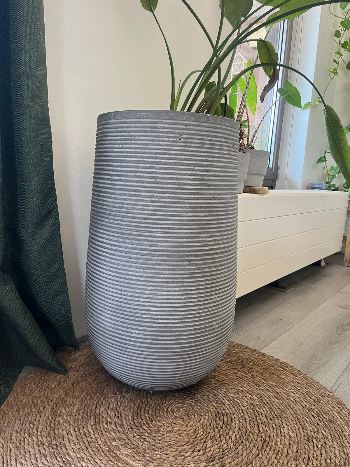 Grote grijze bloempot, 70 cm hoog, Ophalen, Gebruikt, 40 cm of meer, Rond